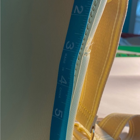 Anne Klein Butter Cream Yellow Purse w/shoulder strap - Picture 14 of 16